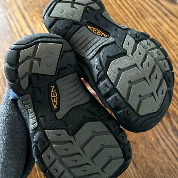 Keen Newport H2 Sandal - Toddler Size 9 - Picture 2 of 2